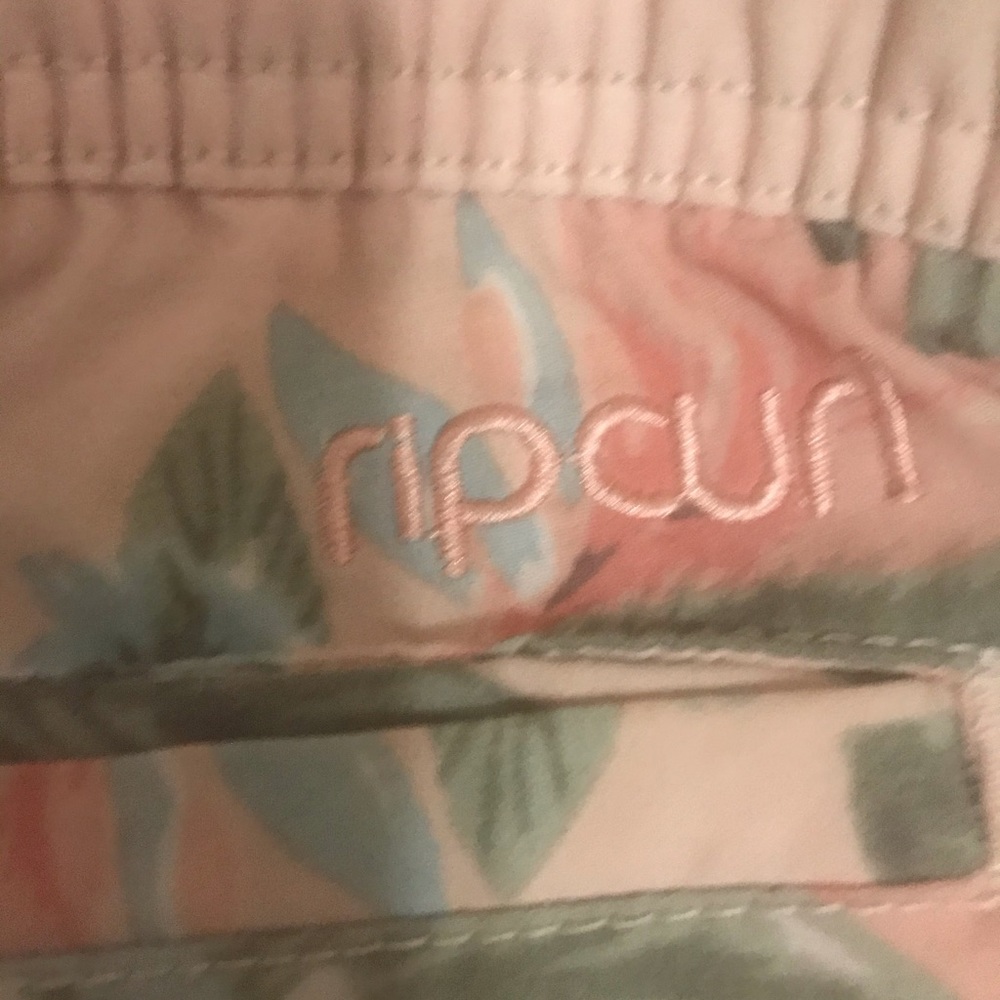 Ladies Ripcurl Shorts. Extra Large - image 6